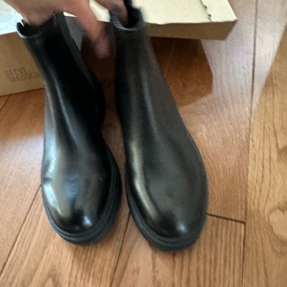 Steve Madden Ladies' Chelsea Boot - Picture 4 of 5